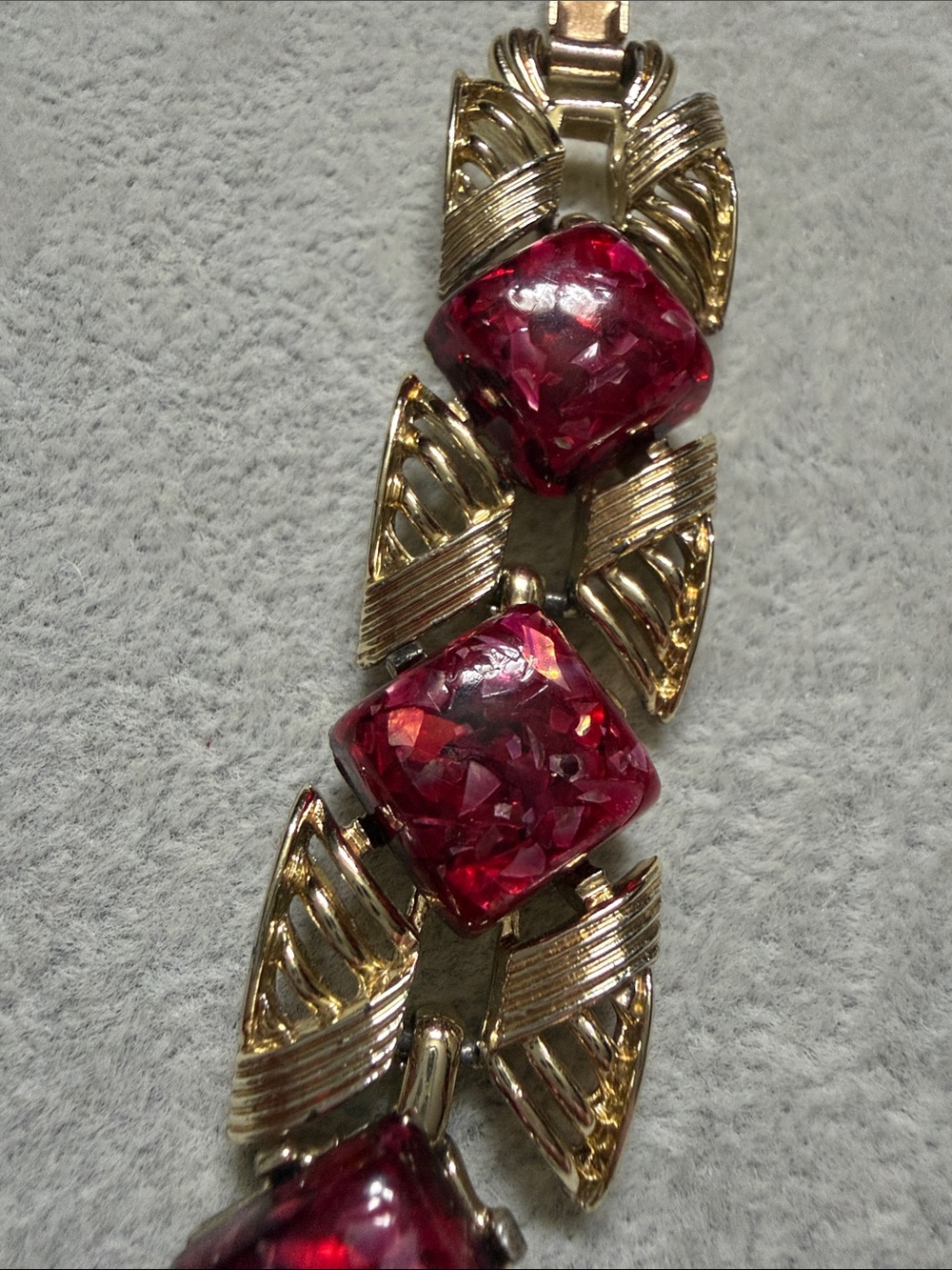 Vintage Coro Gold-Tone Bracelet with Confetti Lucite Accents - Picture 9 of 11